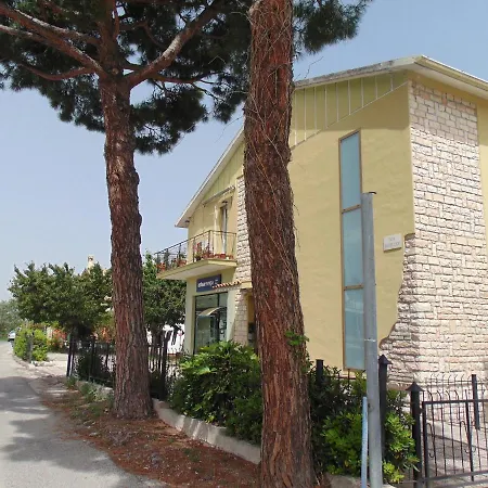 S241 - Sirolo, Bilocale Completamente Ristrutturato Apartment